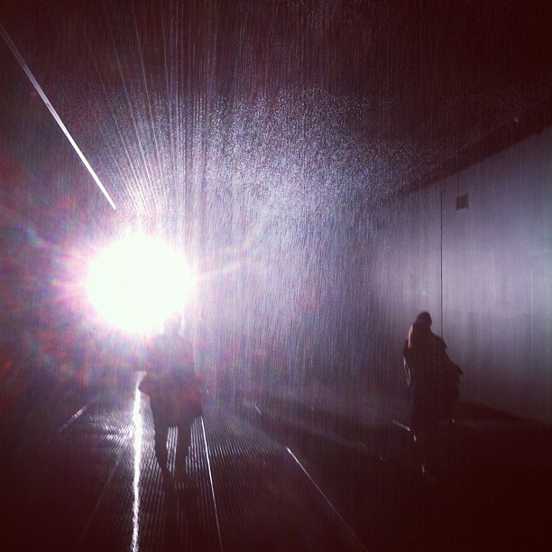 The Rain Room @BarbicanCentre is spectacularly un-iPhone-agraphable